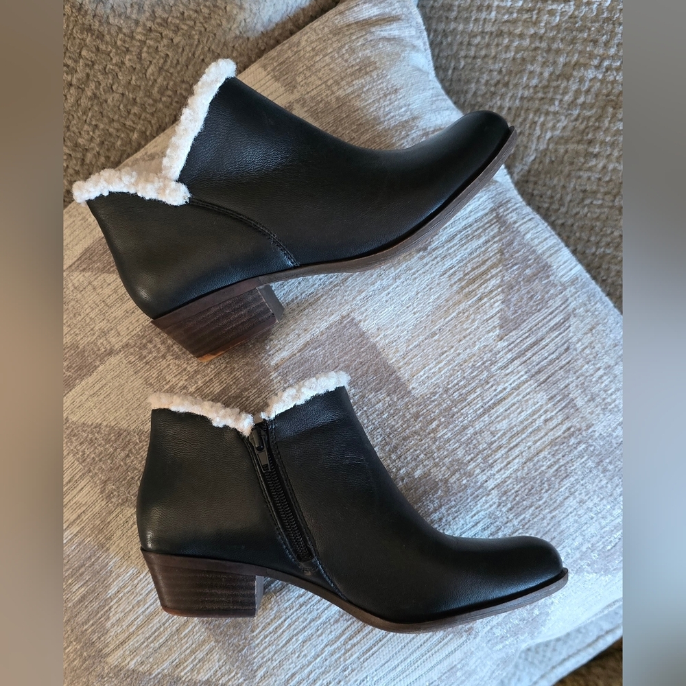 Black Ankle Boots with Faux Fur Lining